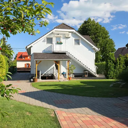 In - Balaton 18746 Apartman