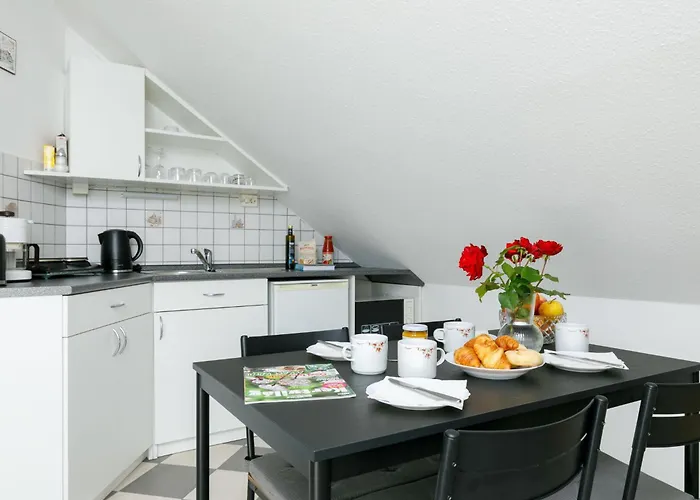 In - Balaton 18746 * Balatonfured